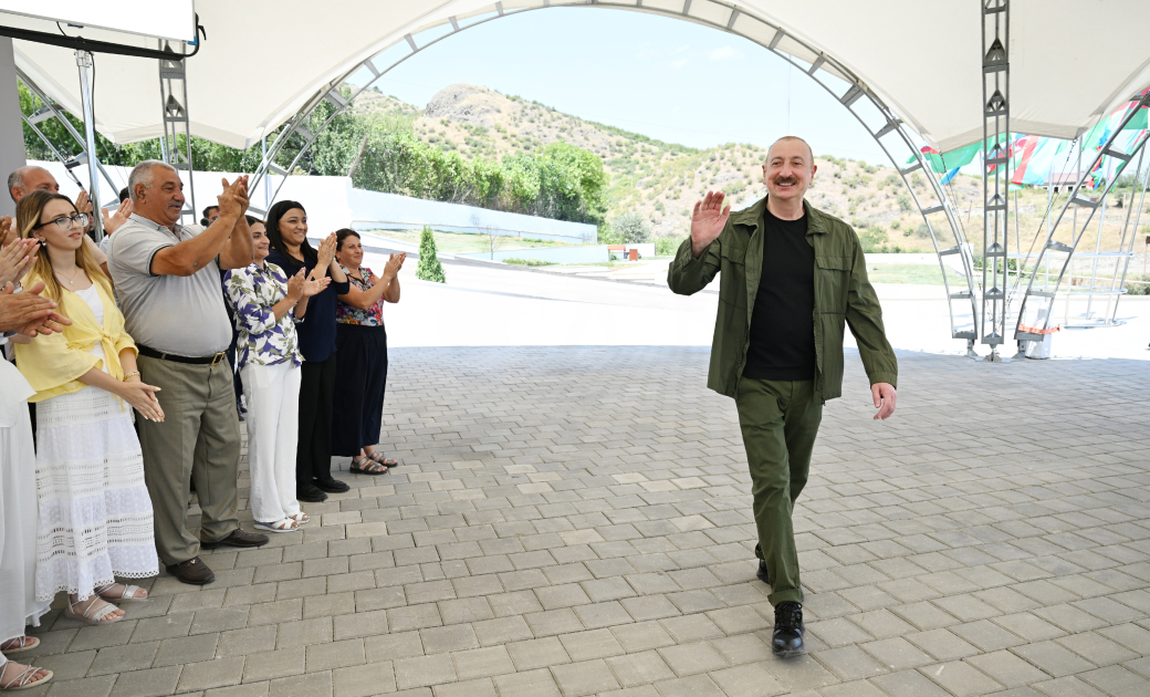President Ilham Aliyev visits Khanyurdu village in Khojaly, meets with relocated residents (PHOTO)