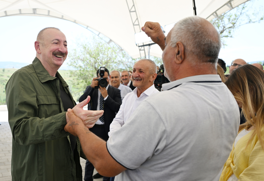 President Ilham Aliyev visits Khanyurdu village in Khojaly, meets with relocated residents (PHOTO)