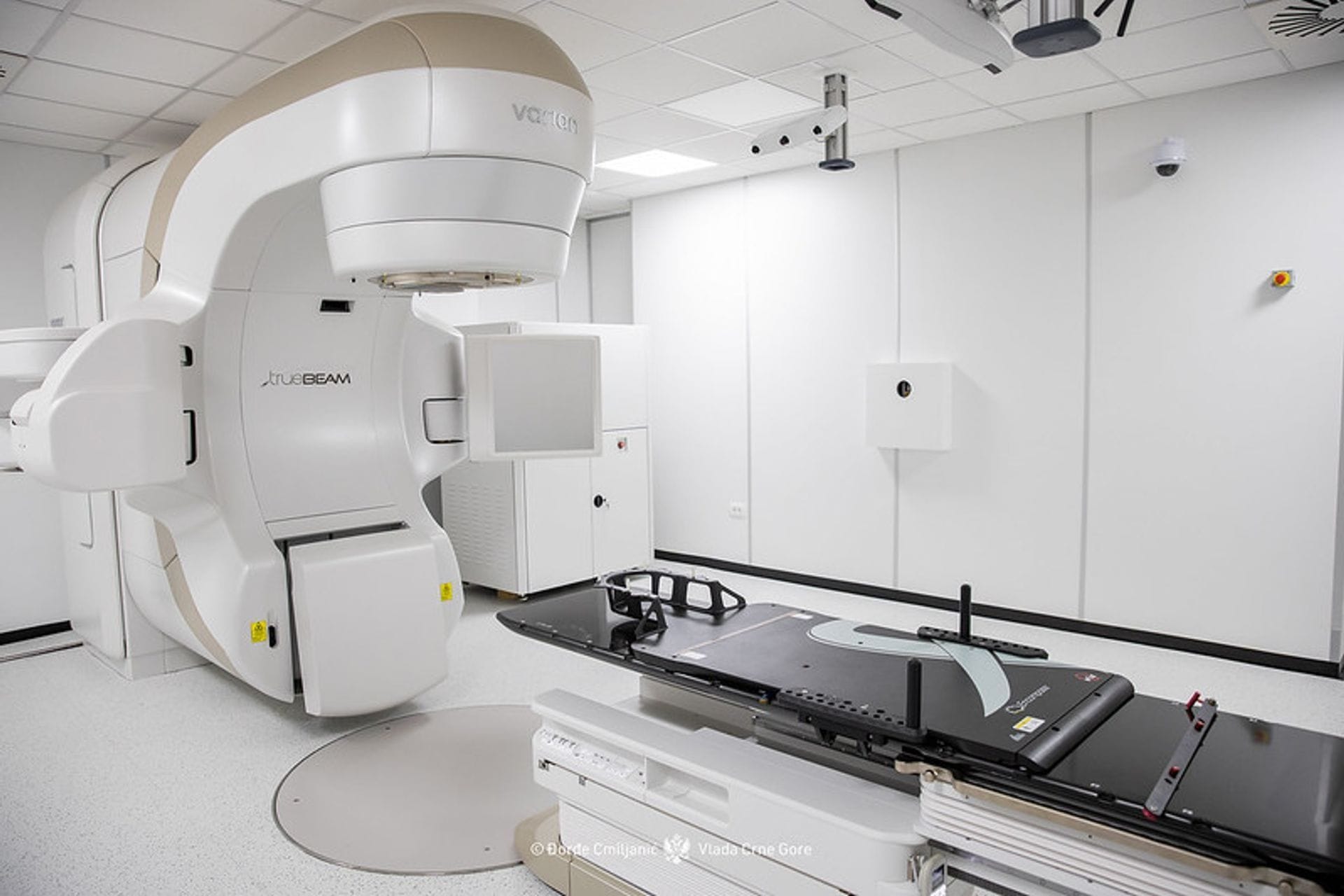 Montenegro launches world's most advanced cancer treatment device (PHOTO)