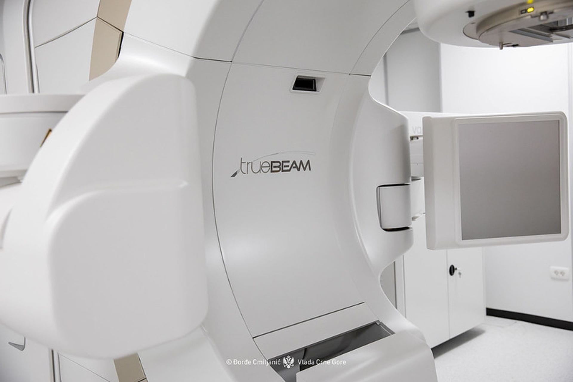 Montenegro launches world's most advanced cancer treatment device (PHOTO)