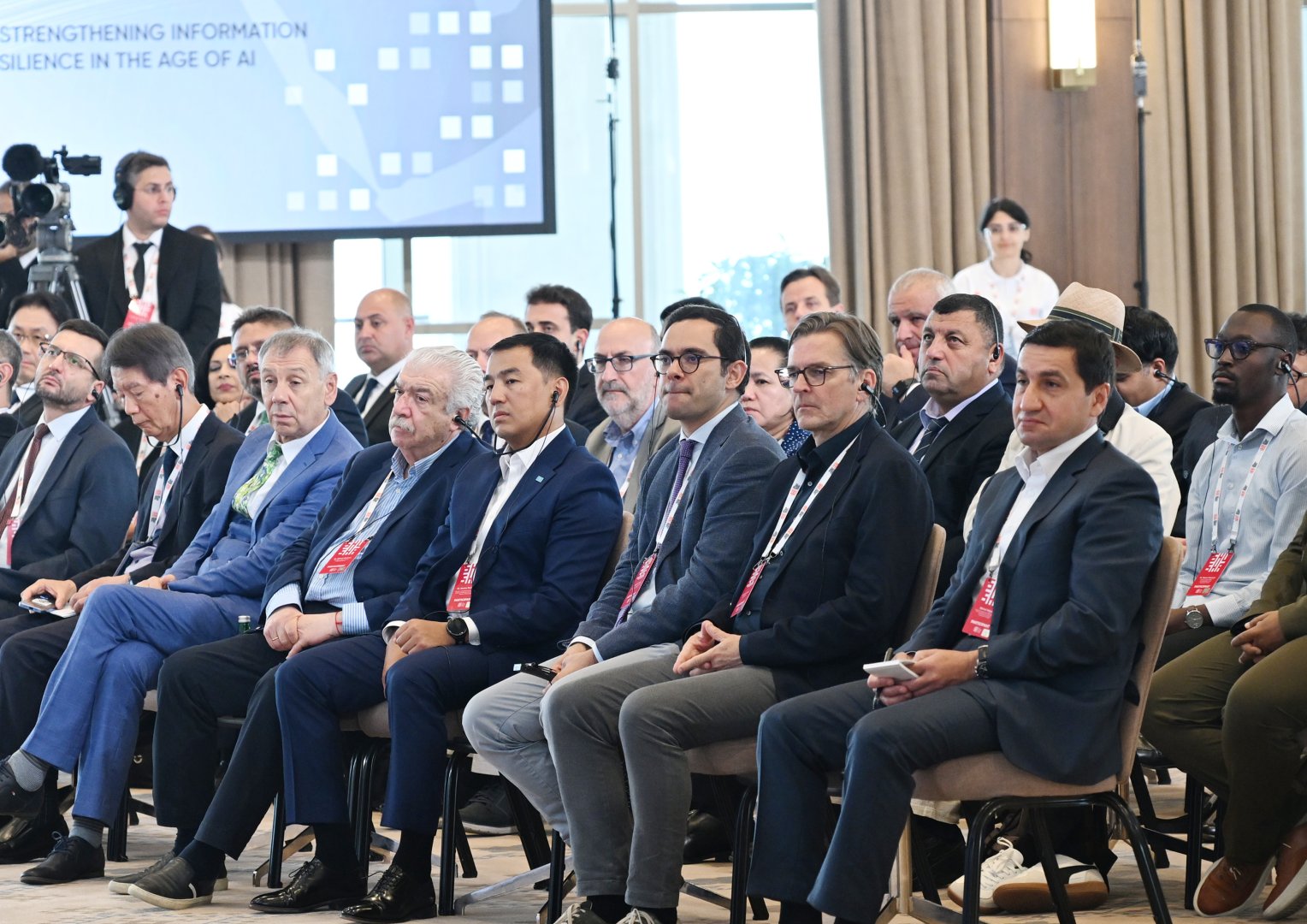President Ilham Aliyev attends meeting with participants of 3rd Shusha Global Media Forum (PHOTO/VIDEO)