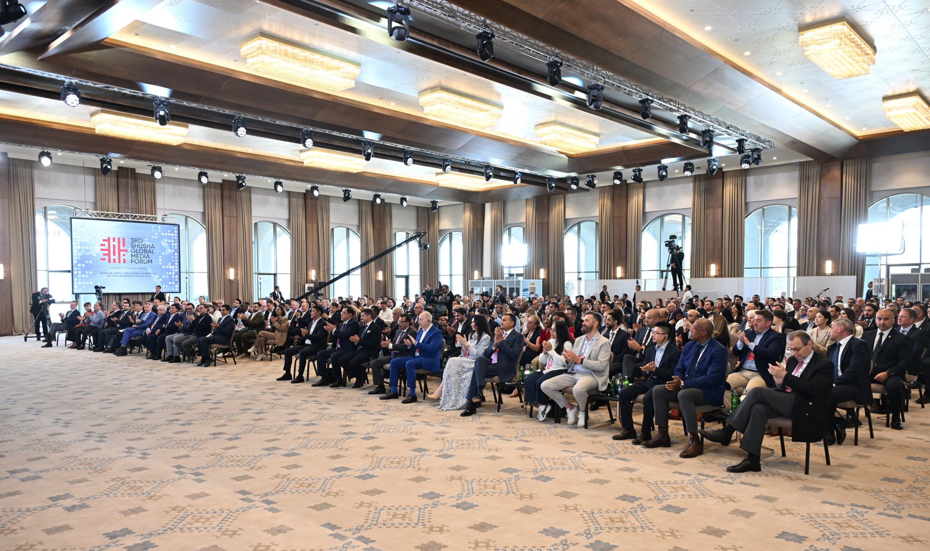 President Ilham Aliyev attends meeting with participants of 3rd Shusha Global Media Forum (PHOTO/VIDEO)