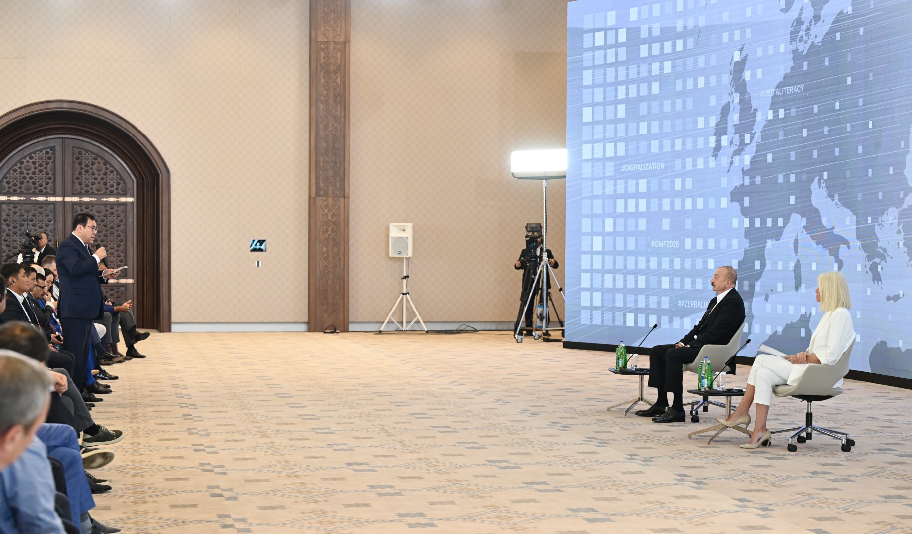President Ilham Aliyev attends meeting with participants of 3rd Shusha Global Media Forum (PHOTO/VIDEO)