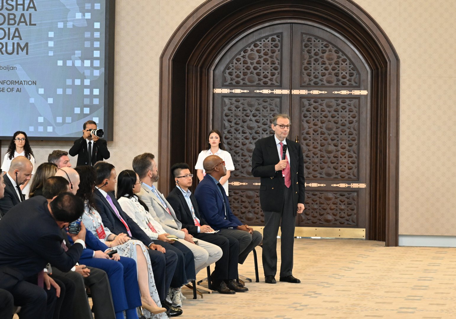 President Ilham Aliyev attends meeting with participants of 3rd Shusha Global Media Forum (PHOTO/VIDEO)