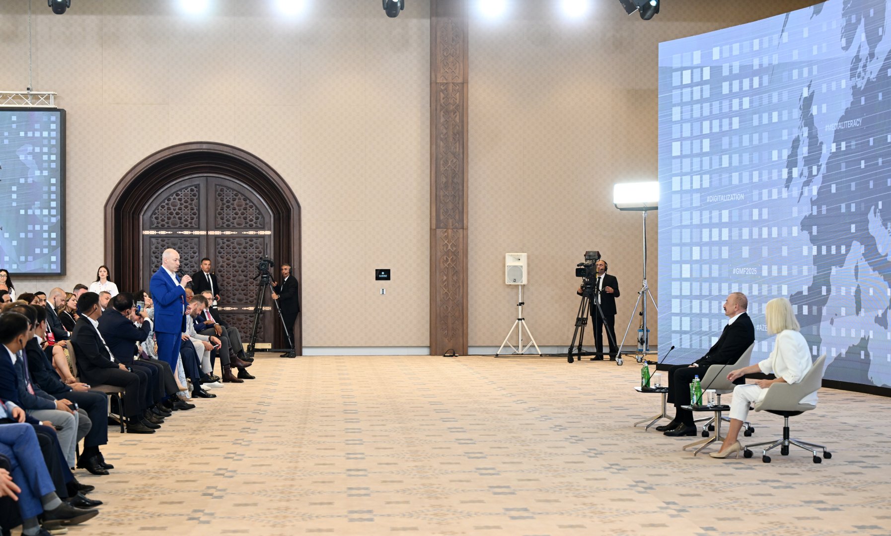 President Ilham Aliyev attends meeting with participants of 3rd Shusha Global Media Forum (PHOTO/VIDEO)