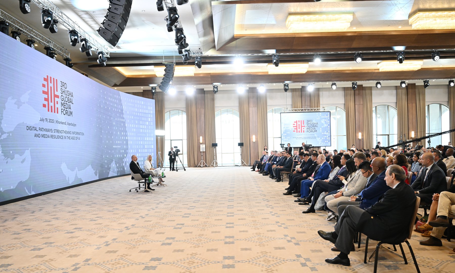 President Ilham Aliyev attends meeting with participants of 3rd Shusha Global Media Forum (PHOTO/VIDEO)