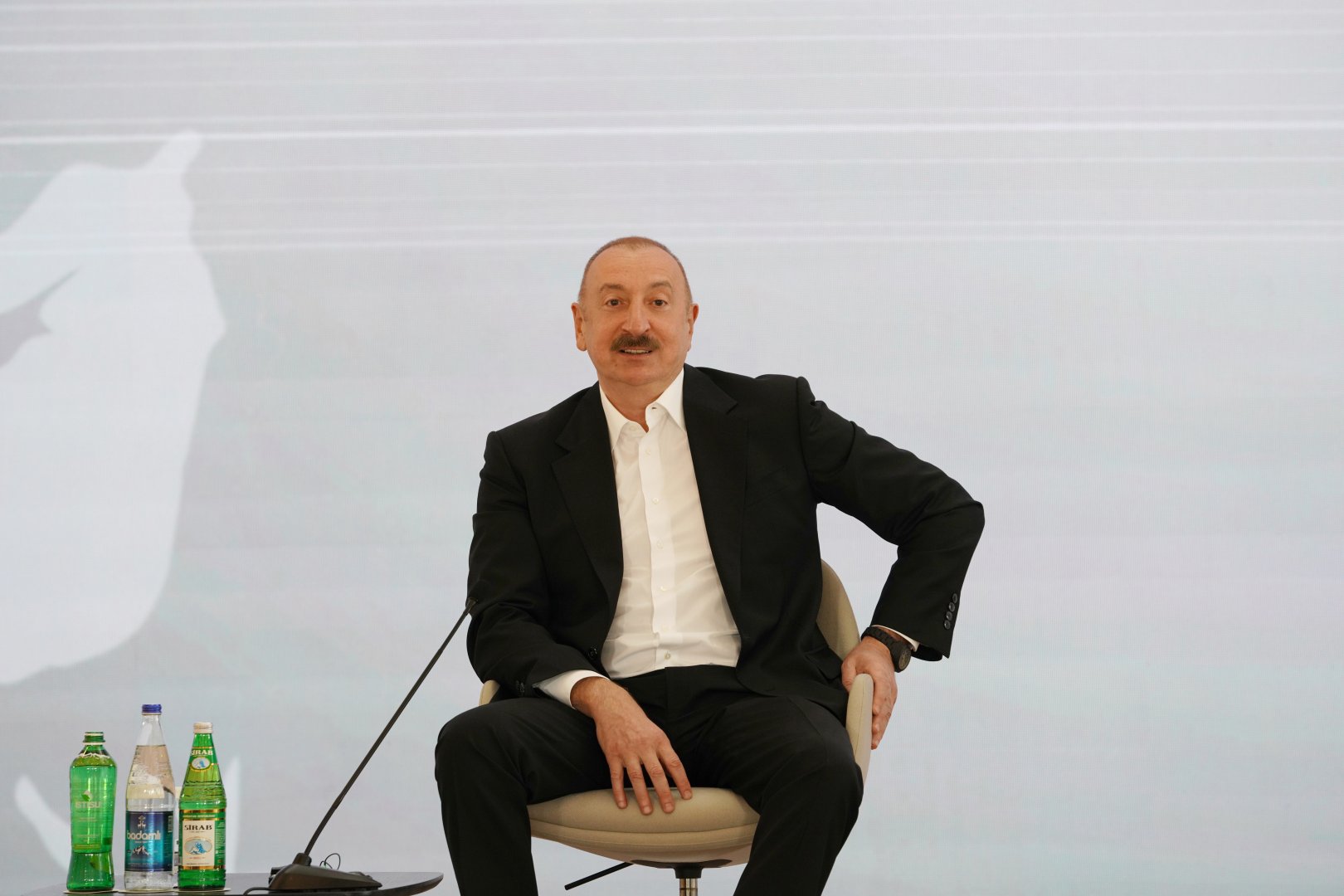 President Ilham Aliyev attends meeting with participants of 3rd Shusha Global Media Forum (PHOTO/VIDEO)