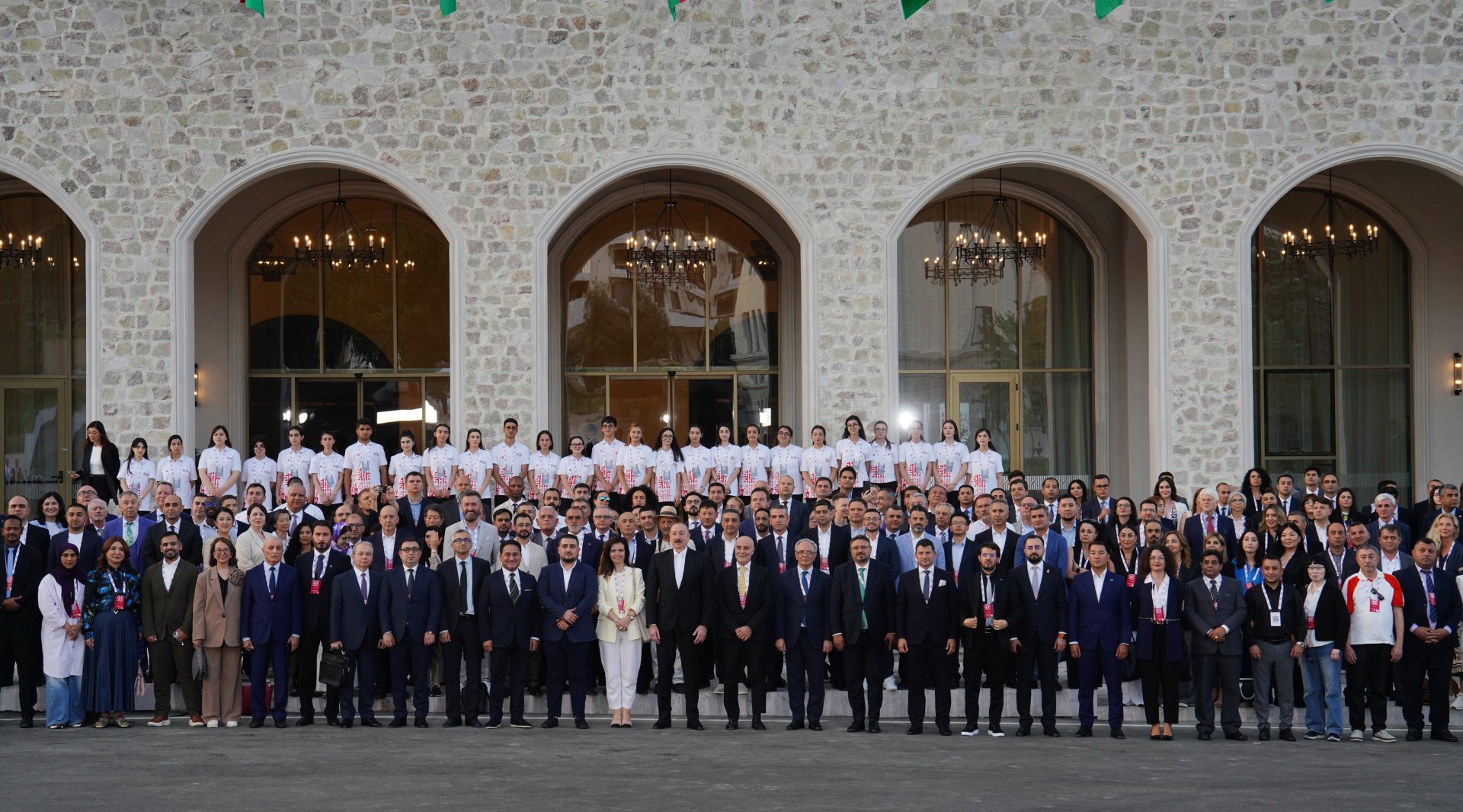 President Ilham Aliyev attends meeting with participants of 3rd Shusha Global Media Forum (PHOTO/VIDEO)