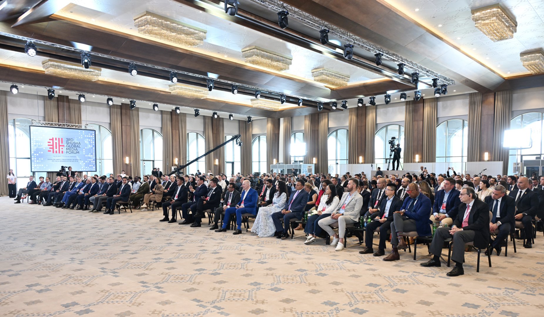President Ilham Aliyev attends meeting with participants of 3rd Shusha Global Media Forum (PHOTO/VIDEO)