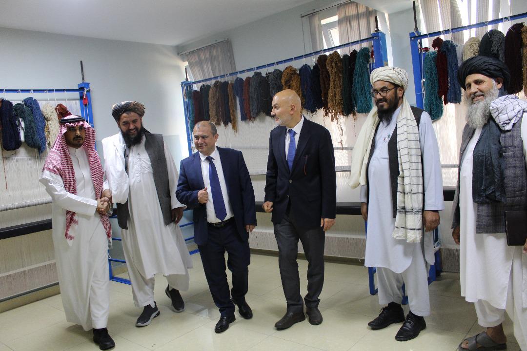 Azerbaijan supports launch of women’s carpet weaving center in Afghanistan (PHOTO)