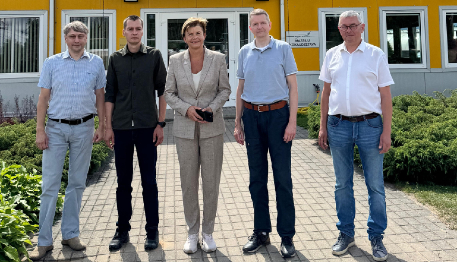 Latvian foreign minister talks EU budget and trade with regional businesses