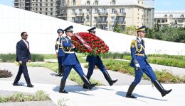 Somalia's FM visits Victory Park in Azerbaijan's Baku (PHOTO)
