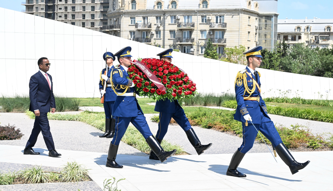 Somalia's FM visits Victory Park in Azerbaijan's Baku (PHOTO)