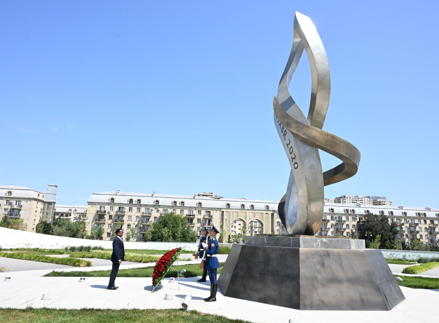 Somalia's FM visits Victory Park in Azerbaijan's Baku (PHOTO)