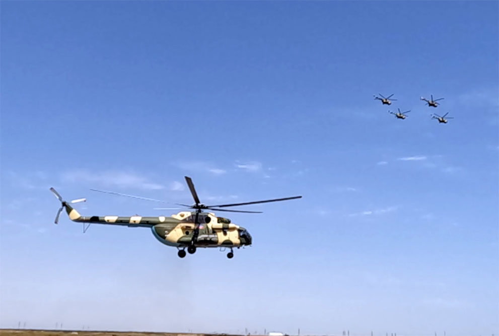 Azerbaijan’s military aviators sharpen skills with training flights (PHOTO)