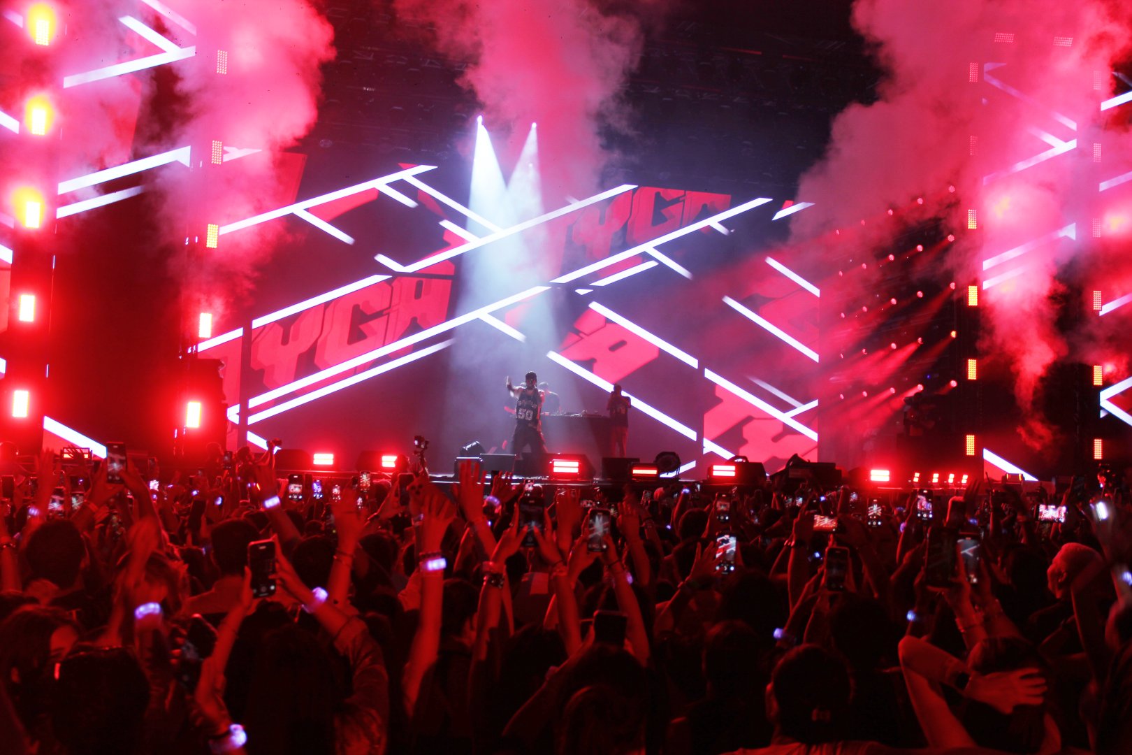 Dream Fest turns up heat in Azerbaijan's Baku with wild finale of beats and lights (PHOTO)