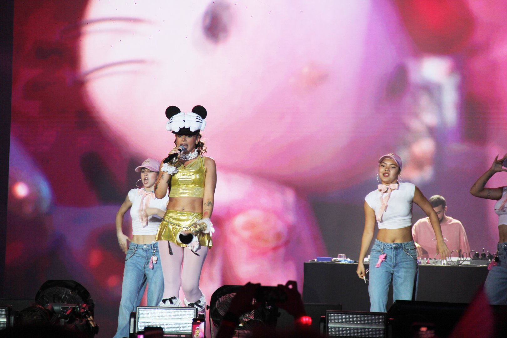 Dream Fest turns up heat in Azerbaijan's Baku with wild finale of beats and lights (PHOTO)