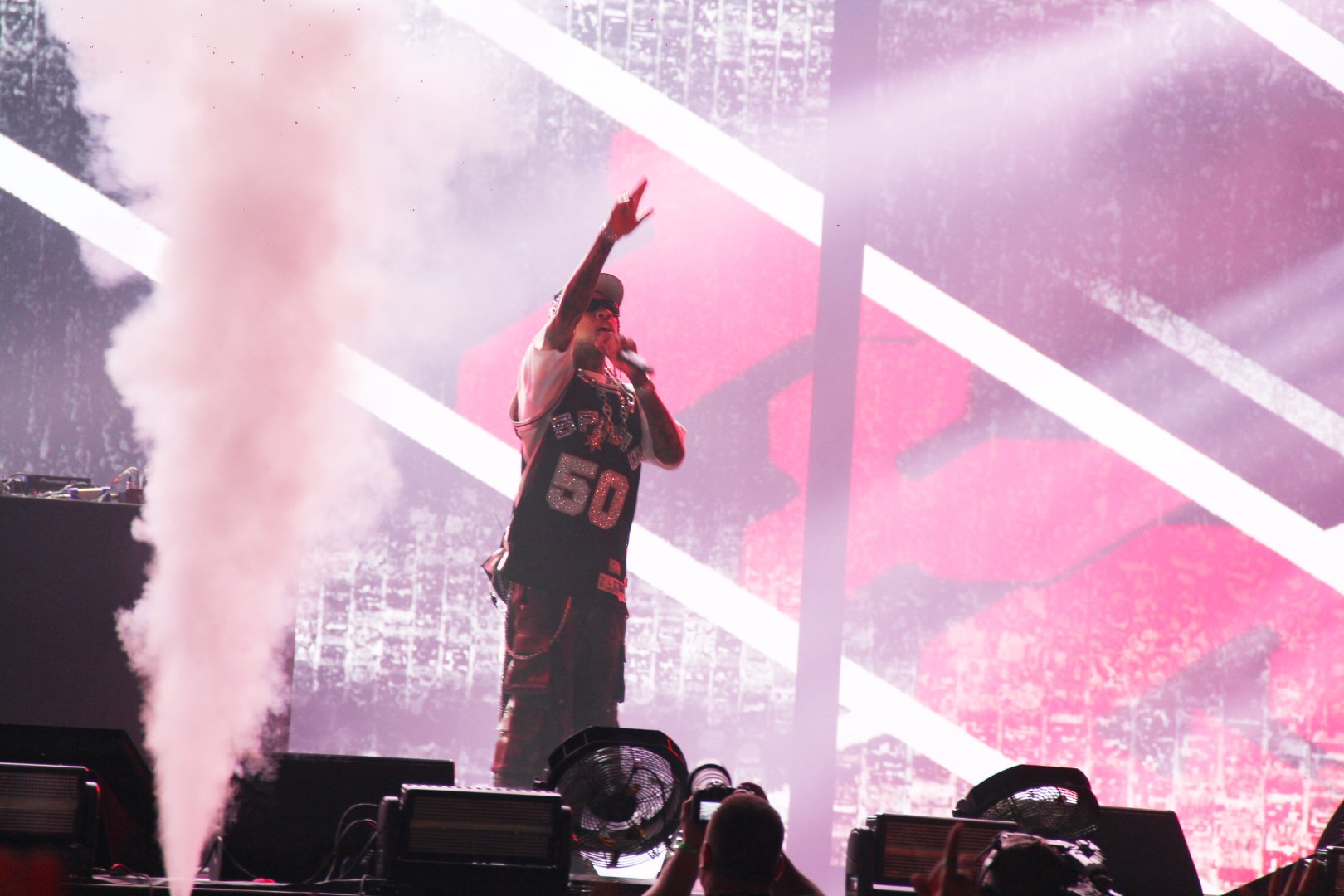 Dream Fest turns up heat in Azerbaijan's Baku with wild finale of beats and lights (PHOTO)