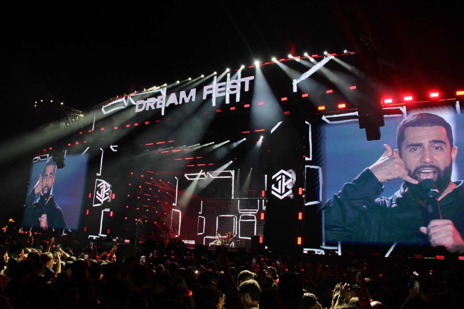 Dream Fest turns up heat in Azerbaijan's Baku with wild finale of beats and lights (PHOTO)