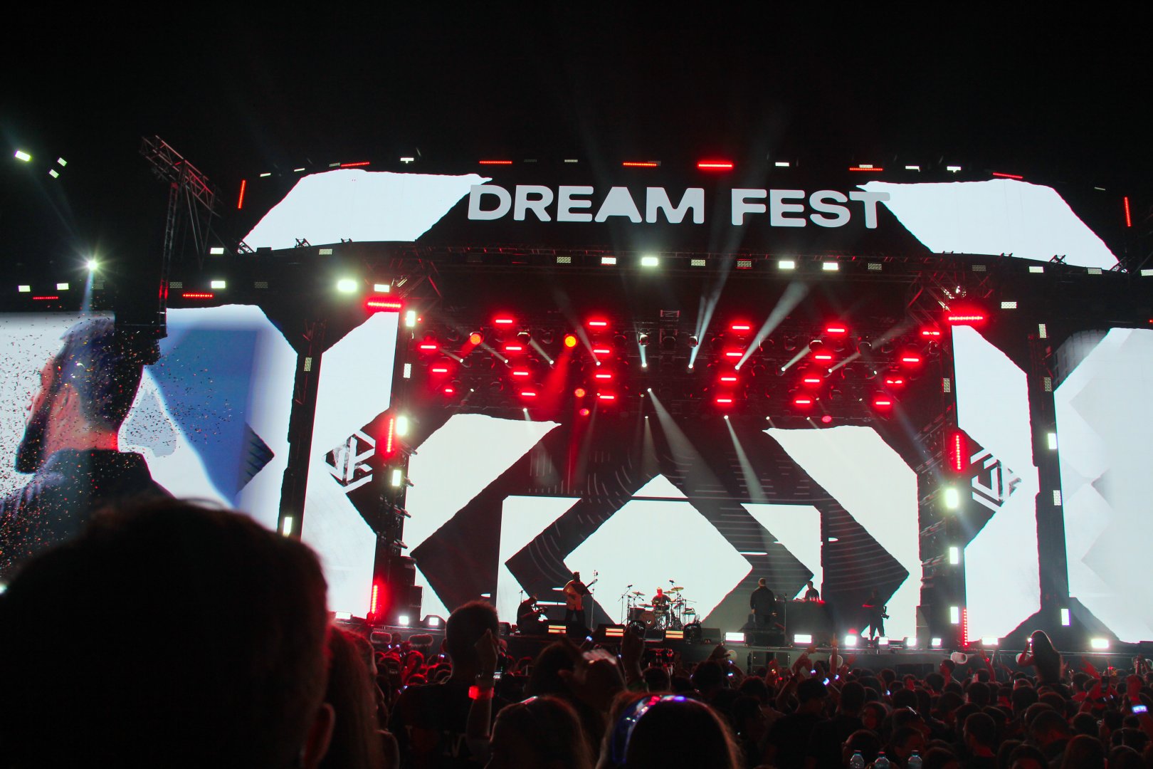 Dream Fest turns up heat in Azerbaijan's Baku with wild finale of beats and lights (PHOTO)