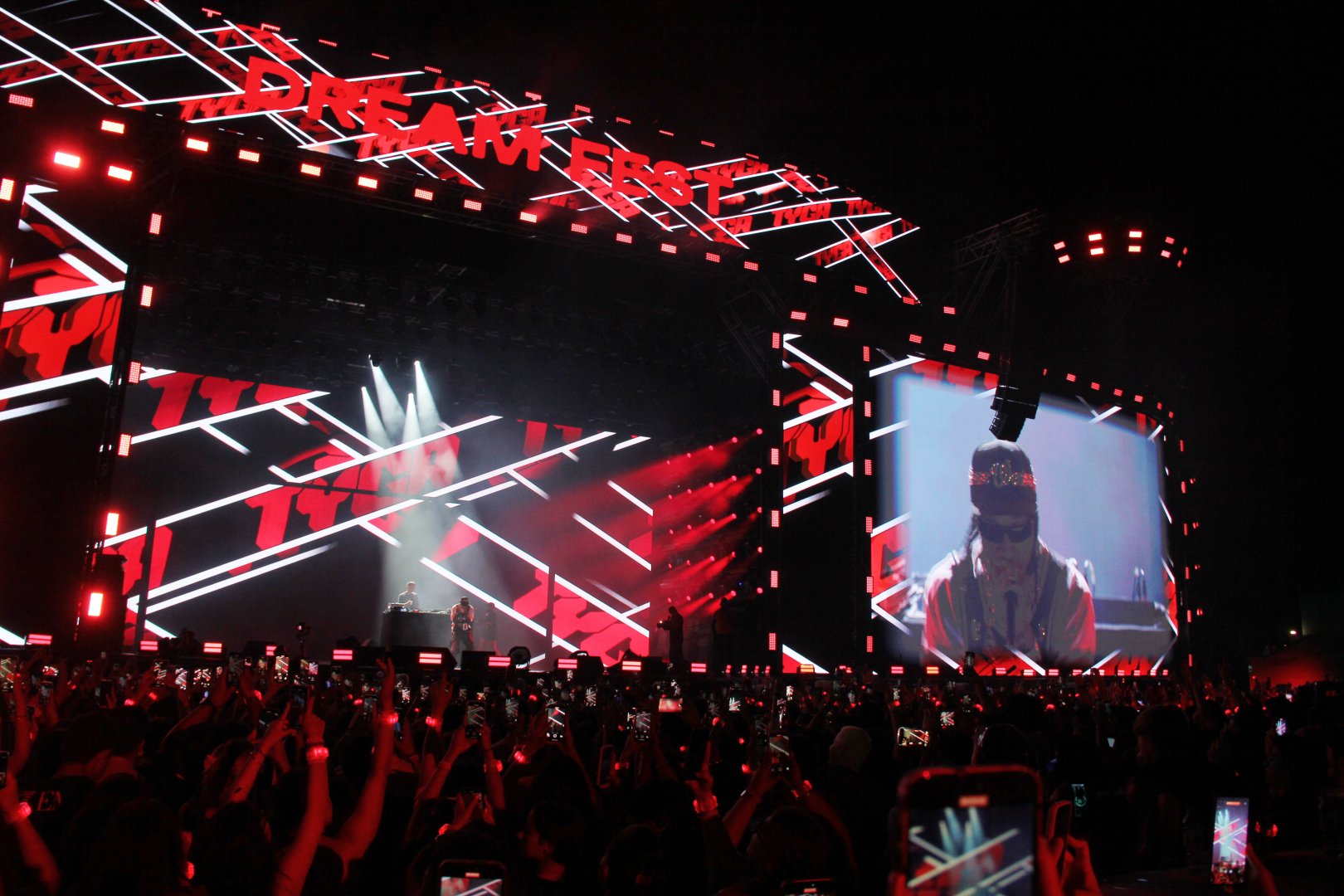 Dream Fest turns up heat in Azerbaijan's Baku with wild finale of beats and lights (PHOTO)