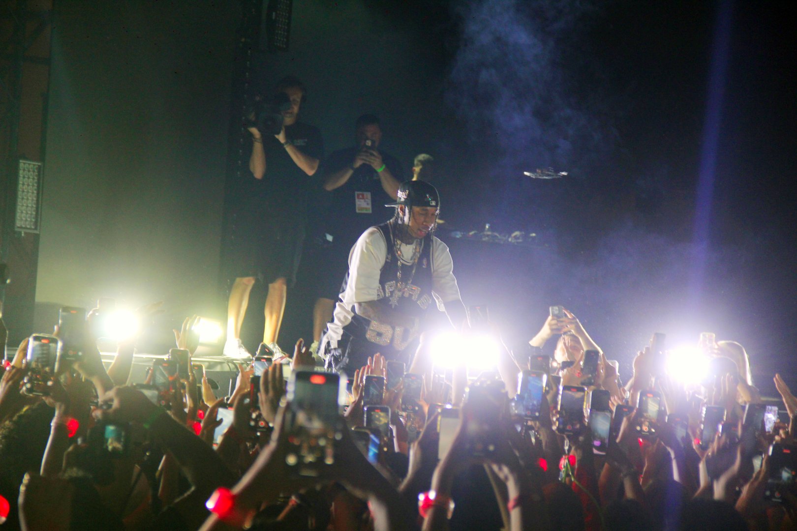 Dream Fest turns up heat in Azerbaijan's Baku with wild finale of beats and lights (PHOTO)