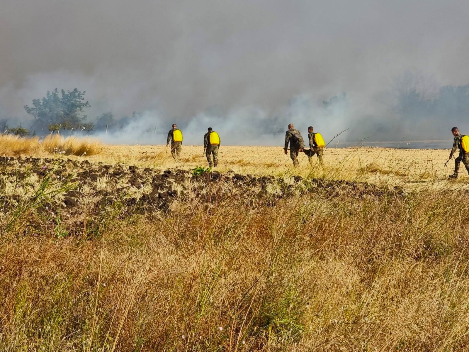Bulgarian Land Forces and Air Force join firefighting efforts in three regions