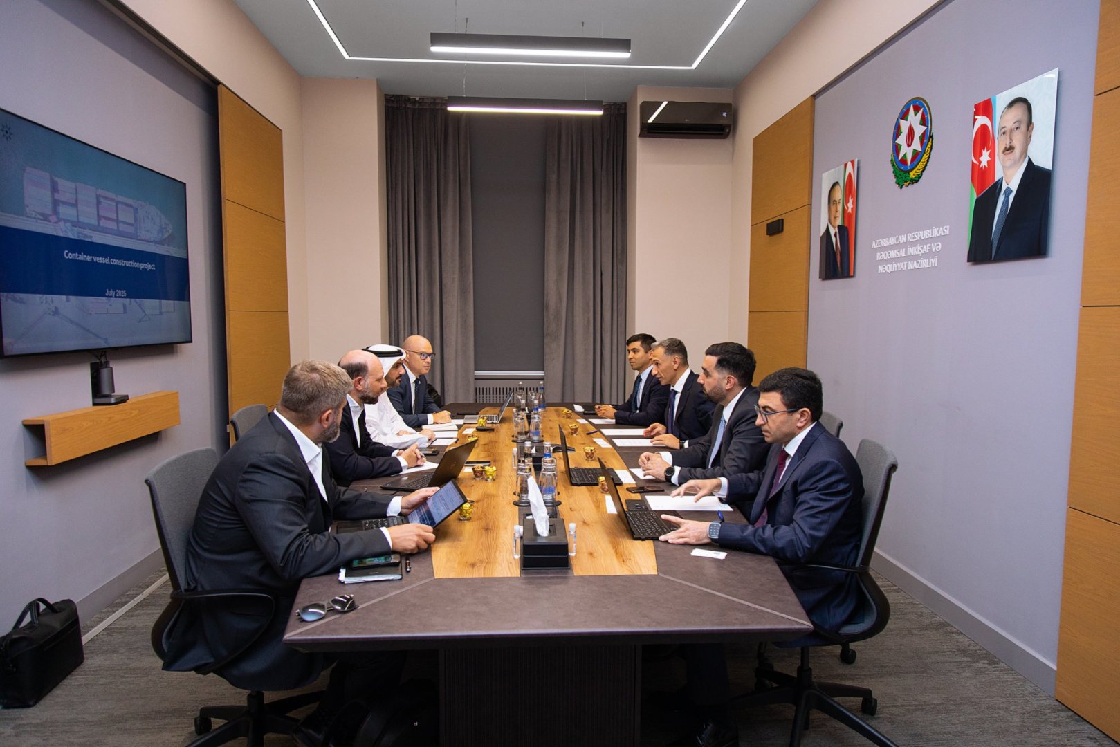 Azerbaijan and UAE company discuss logistics cooperation