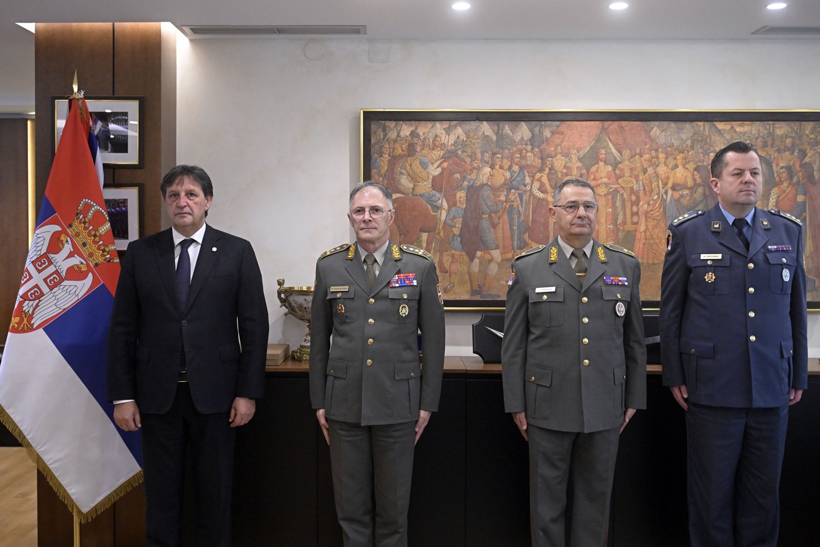 Serbian defense minister presents key land force appointments (PHOTO)