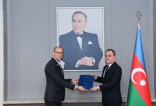 New Israeli ambassador presents copy of credentials to Azerbaijani foreign minister