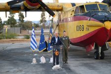 Greek defense minister reviews firefighting aircraft, personnel readiness (PHOTO)