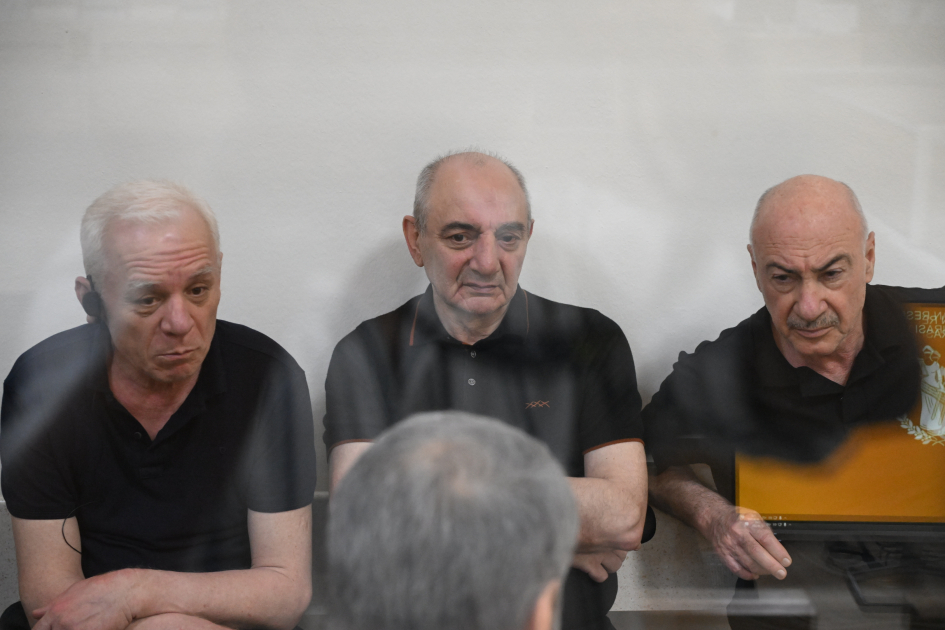 Armenian armed forces' house-destroying victims and mine victims testify in court (PHOTO)