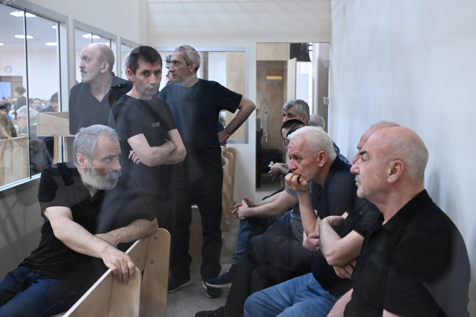 Armenian armed forces' house-destroying victims and mine victims testify in court (PHOTO)