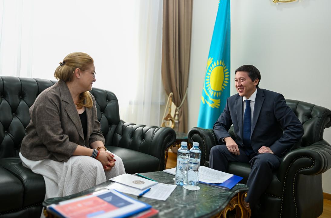 Kazakistan ve Romanya daha derin bir ekonomik ve diplomatik bağlılığı tartışıyor