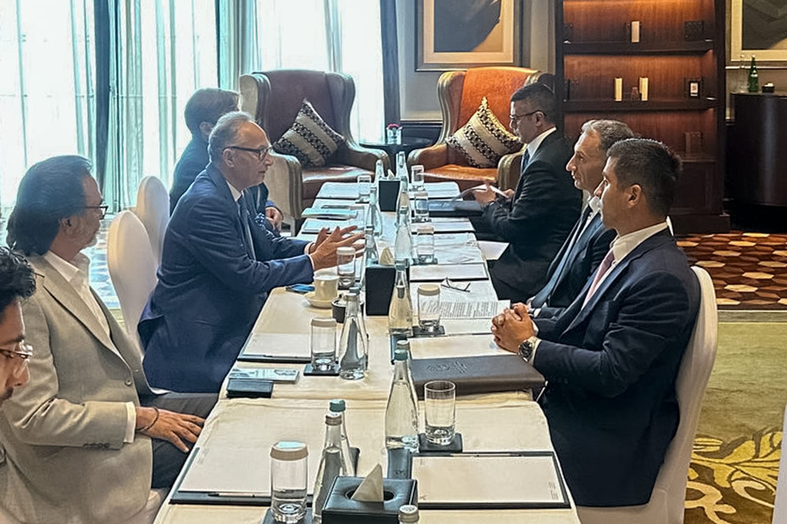 Azerbaijan and UAE's DP World explore smart transport cooperation opportunities