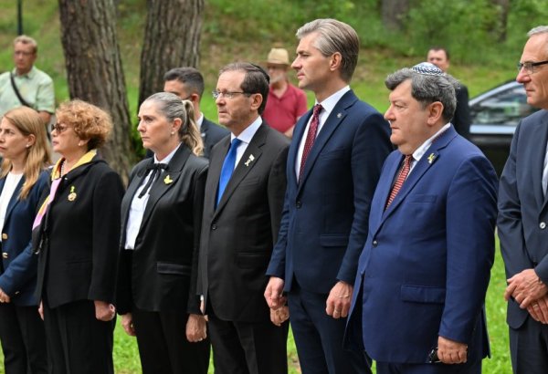 Lithuanian FM, Israeli President stand together in stirring Holocaust tribute (PHOTO)
