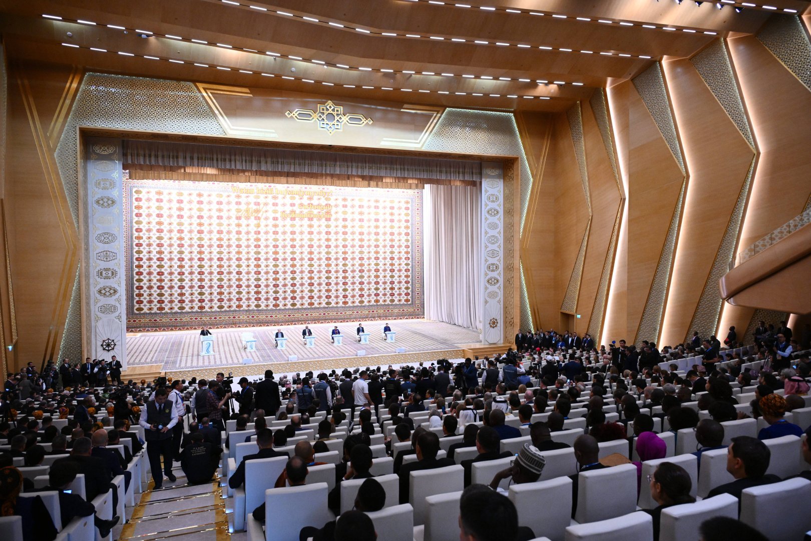 Azerbaijan, Turkmenistan discuss prospects for bilateral cooperation (PHOTO)