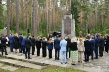 Lithuanian FM, Israeli President stand together in stirring Holocaust tribute (PHOTO)