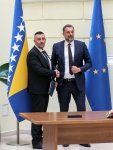 Bosnia signs protocol to simplify residence permit applications abroad (PHOTO)