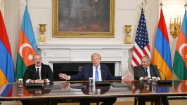 First Vice President Mehriban Aliyeva maskes post on President Ilham Aliyev's meeting with Donald Trump and Nikol Pashinyan in Washington (PHOTO)
