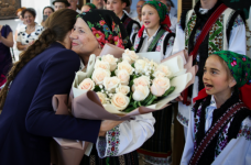 Romanian FM visits Ukraine's Chernivtsi to support local community (PHOTO)
