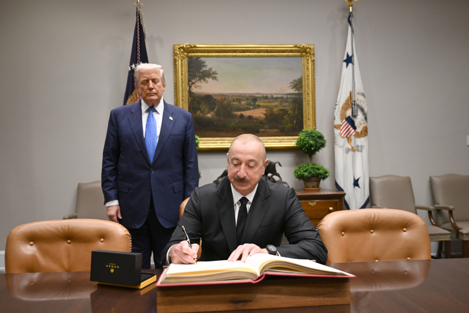 President Ilham Aliyev arrives at White House (PHOTO/VIDEO)
