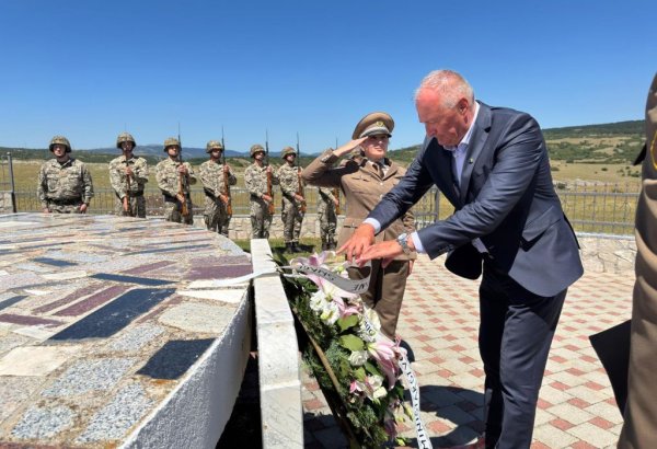 Bosnian defense minister warns of dangers in forgetting crimes (PHOTO)