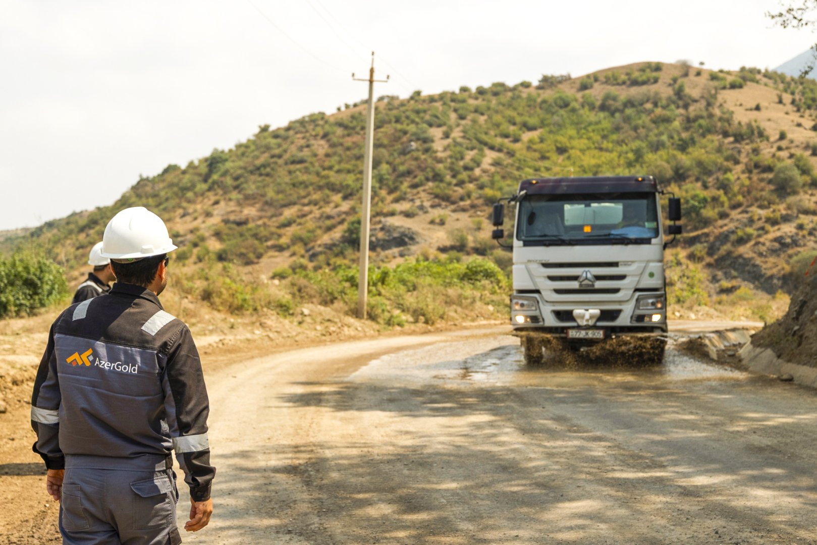 AzerGold CJSC implements environmental initiative aimed at dust control on haul routes (PHOTO)