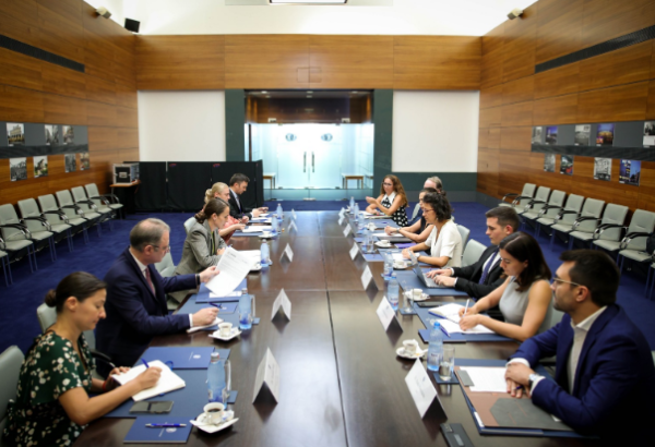 Romania seeks private sector input on boosting foreign trade (PHOTO)