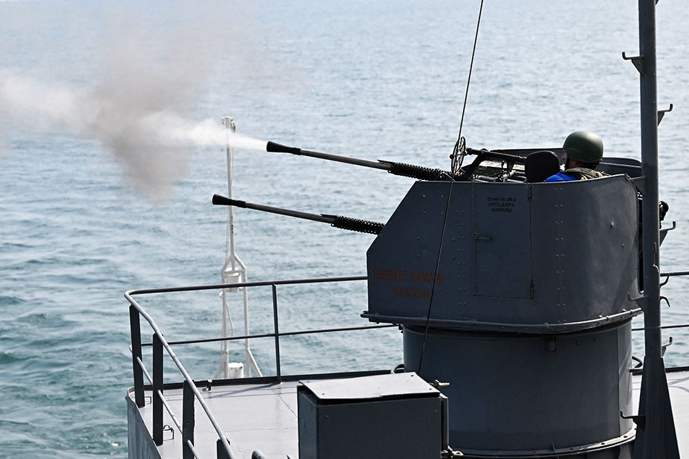 Azerbaijan's Navy holds live-fire tactical exercise with defense minister's tasks (PHOTO)