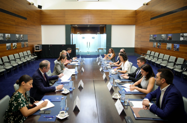 Romania seeks private sector input on boosting foreign trade (PHOTO)