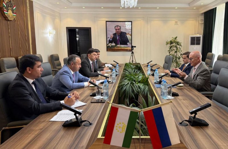 Talks on Tajik-Russian export cooperation highlight Khatlon logistics center