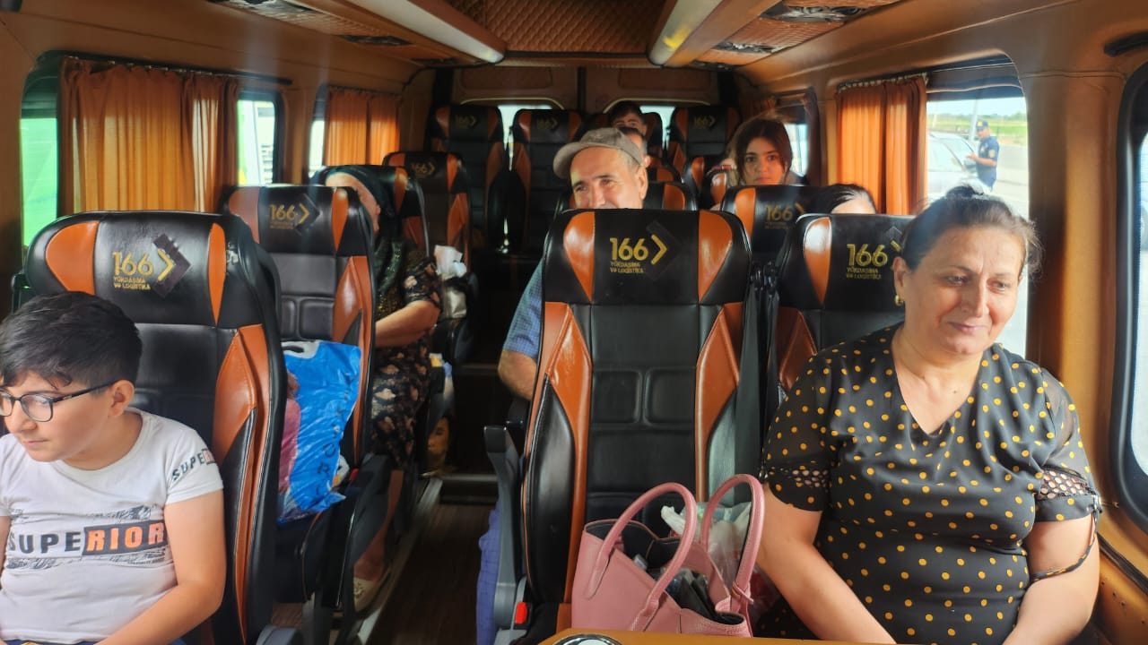 First group of ex-IDPs departs for native Kolatagh village in Azerbaijan's Aghdara (PHOTO)