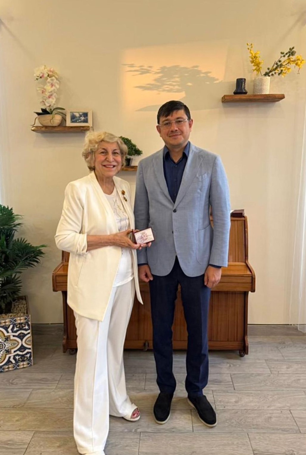 Azerbaijan's cultural activist living in U.S. wins medal